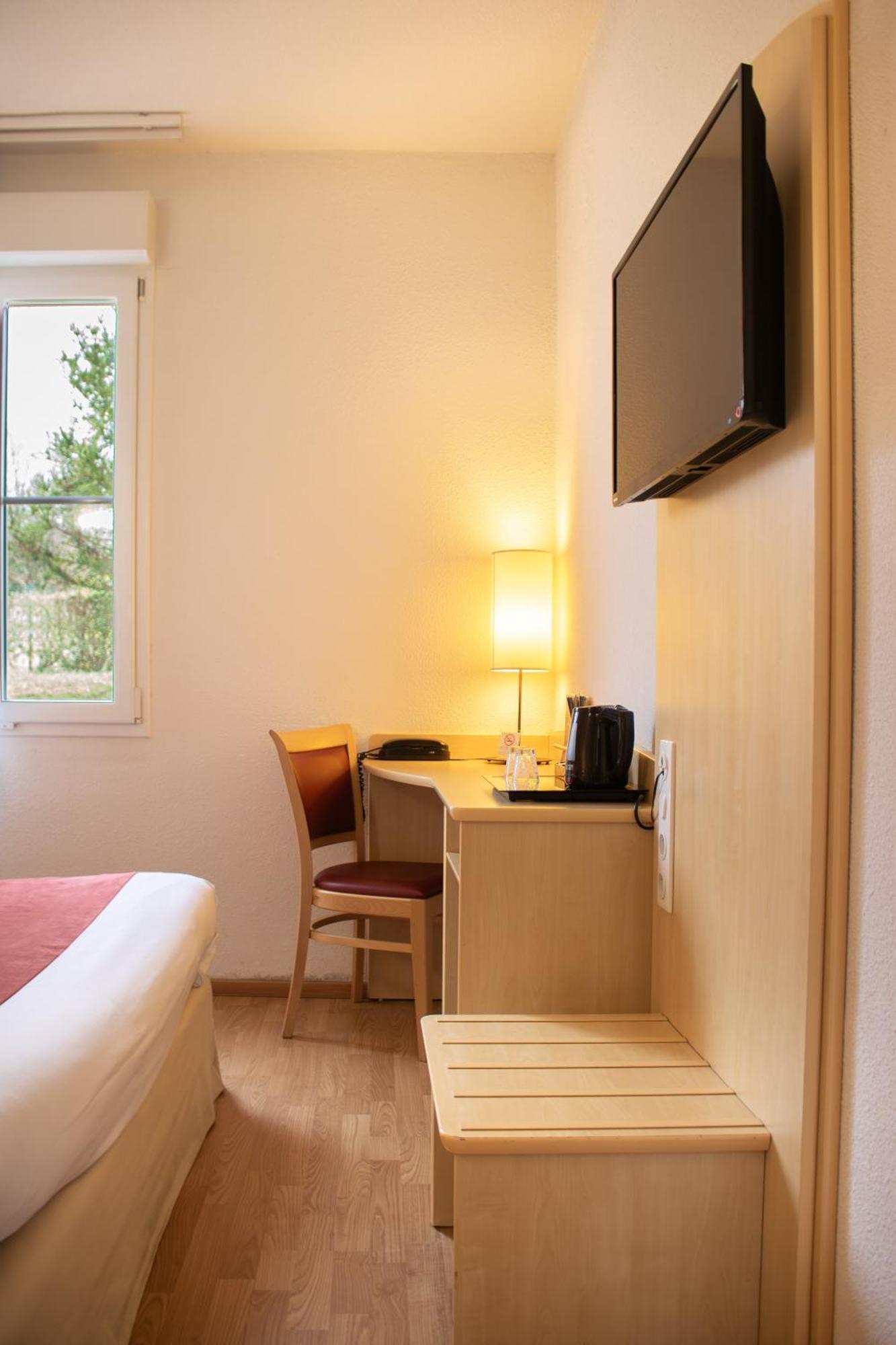 Brit Hotel Châteaudun Zewnętrze zdjęcie