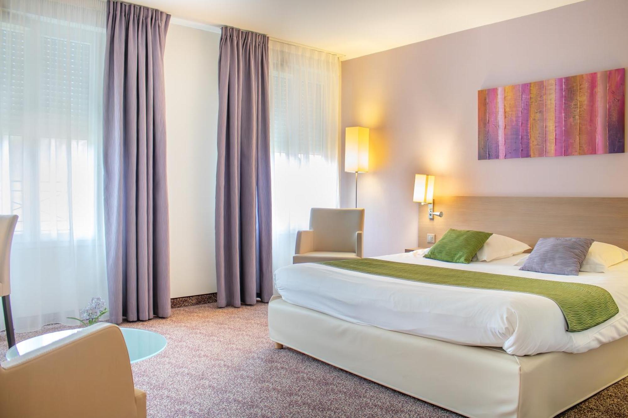 Brit Hotel Châteaudun Zewnętrze zdjęcie