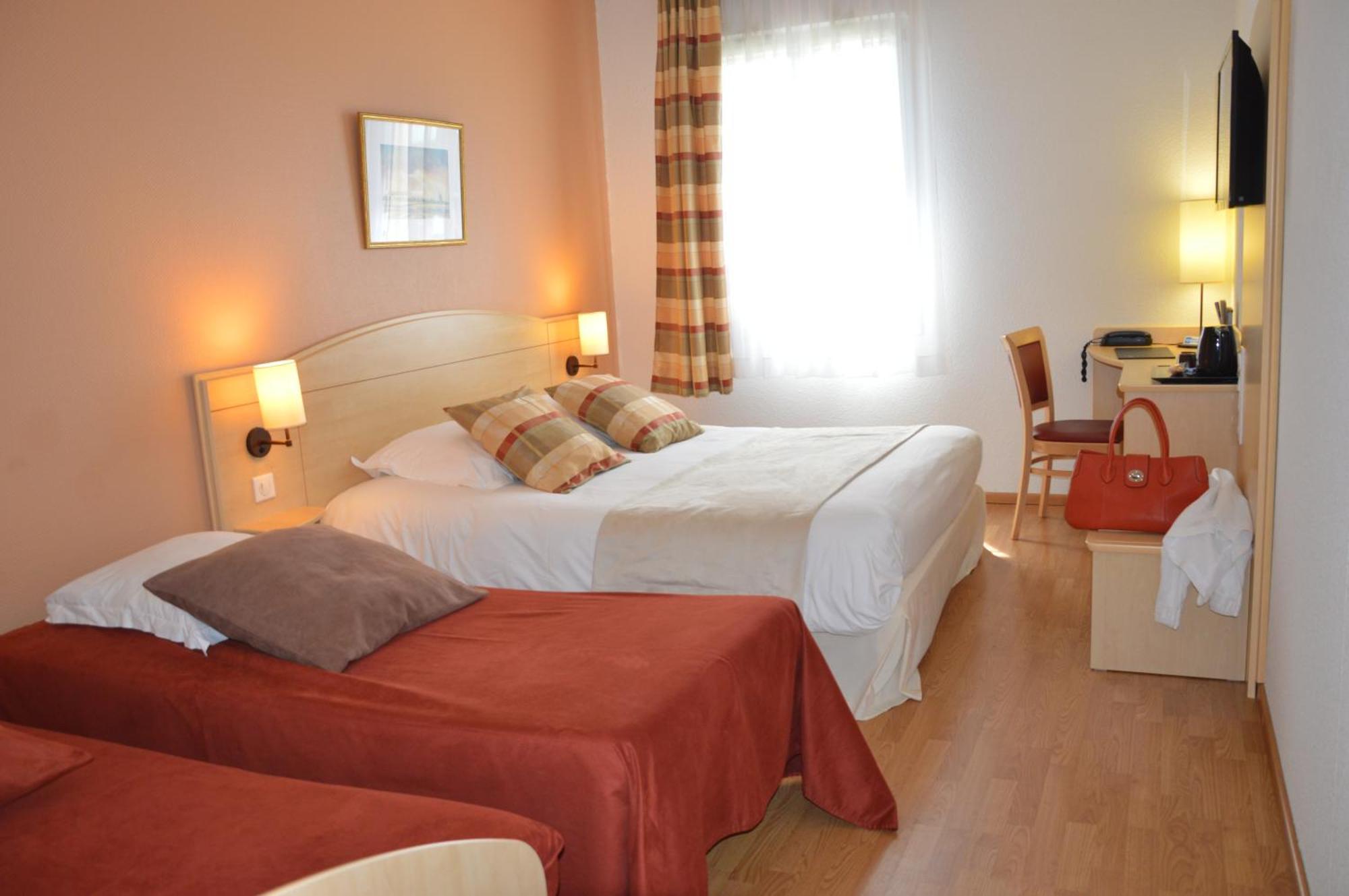 Brit Hotel Châteaudun Zewnętrze zdjęcie