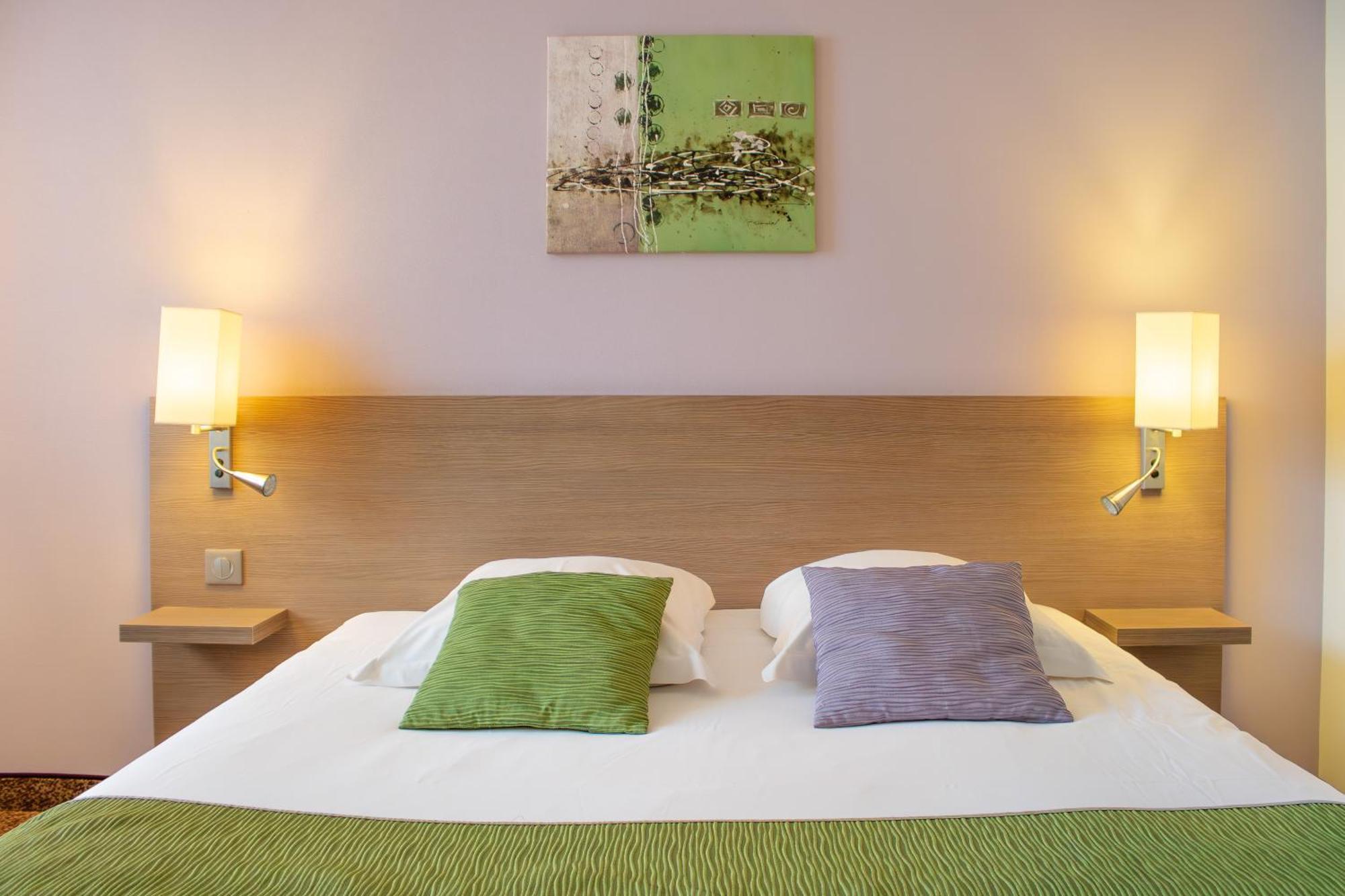 Brit Hotel Châteaudun Zewnętrze zdjęcie