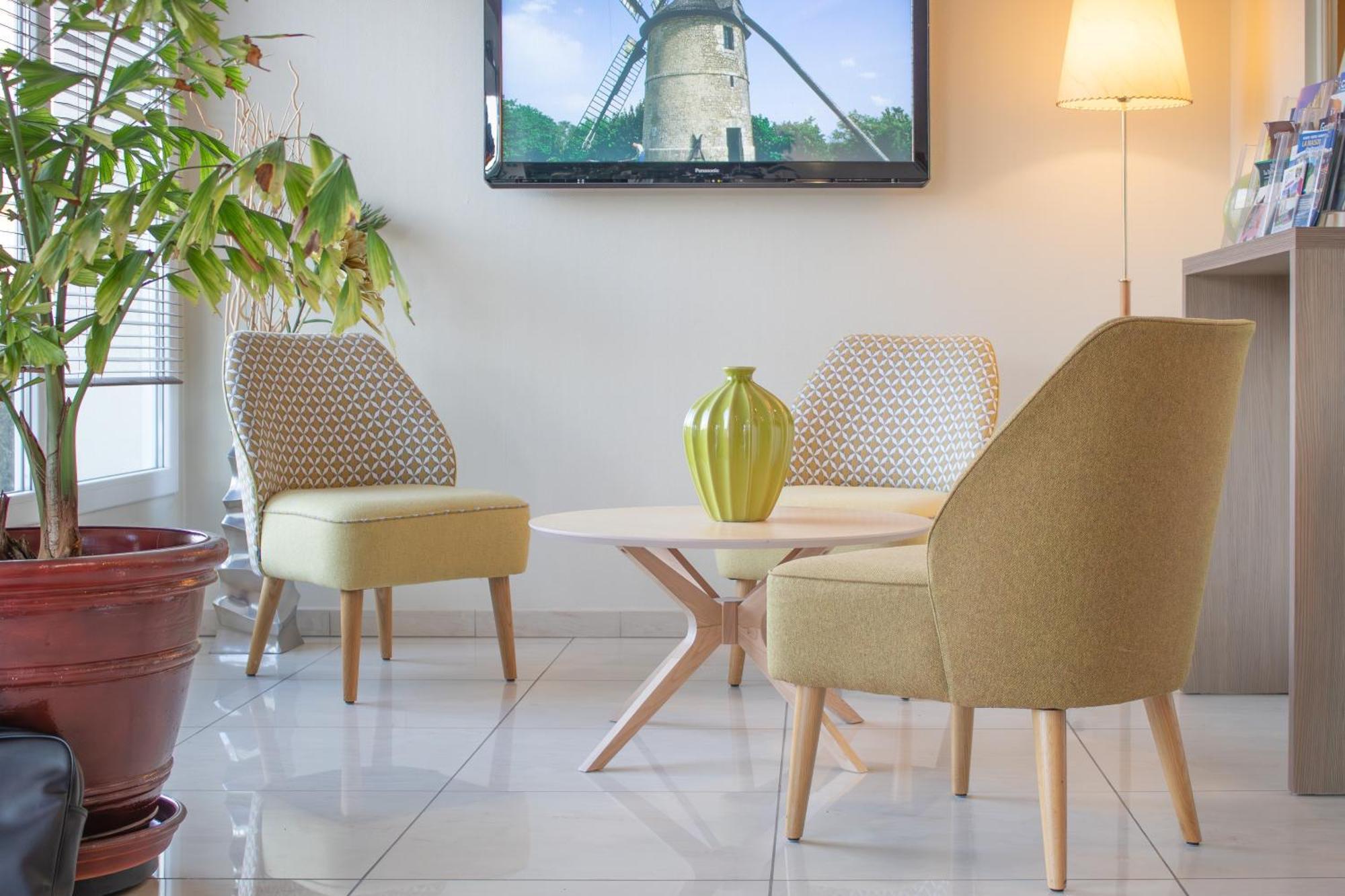 Brit Hotel Châteaudun Zewnętrze zdjęcie