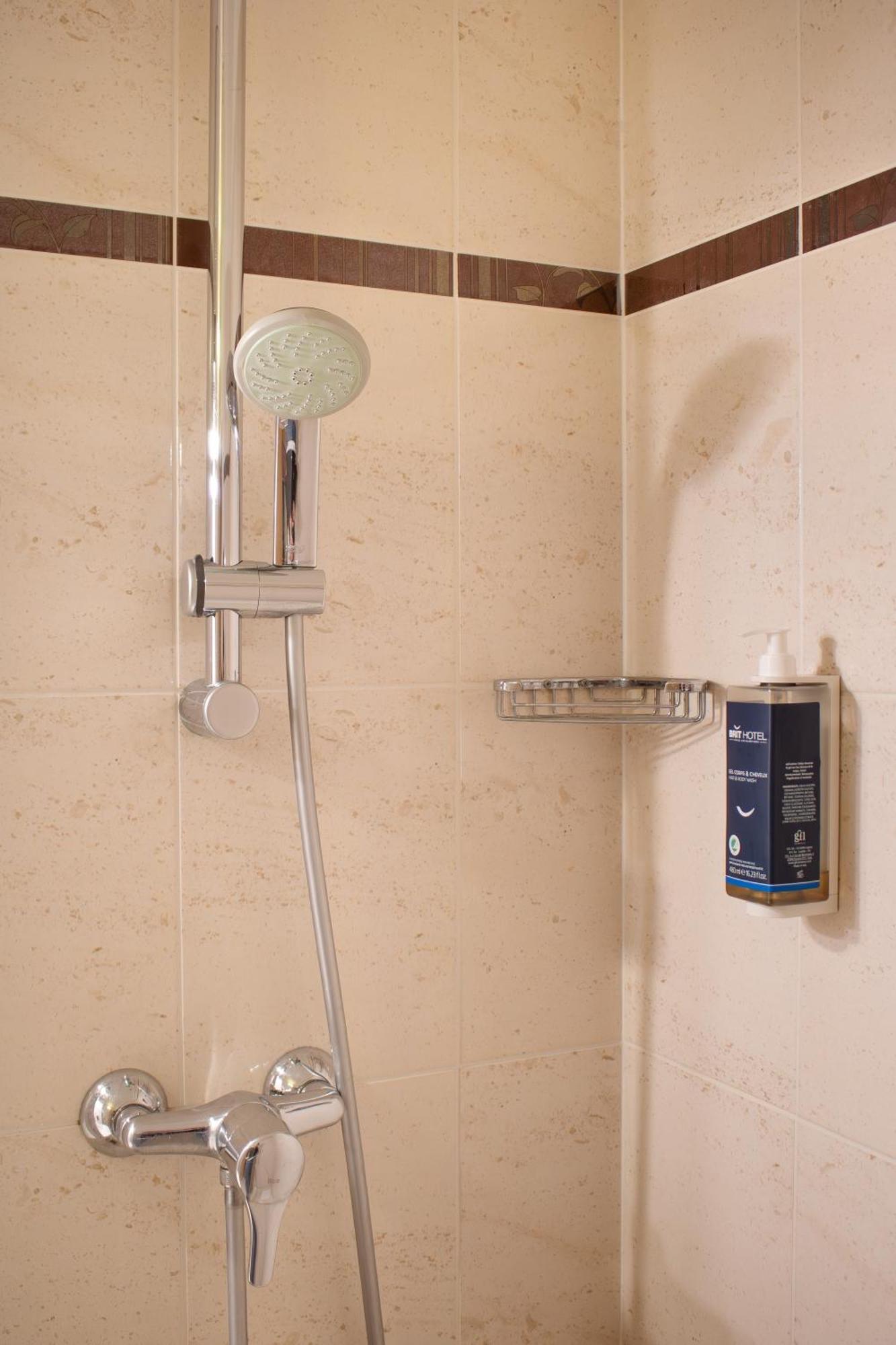 Brit Hotel Châteaudun Zewnętrze zdjęcie