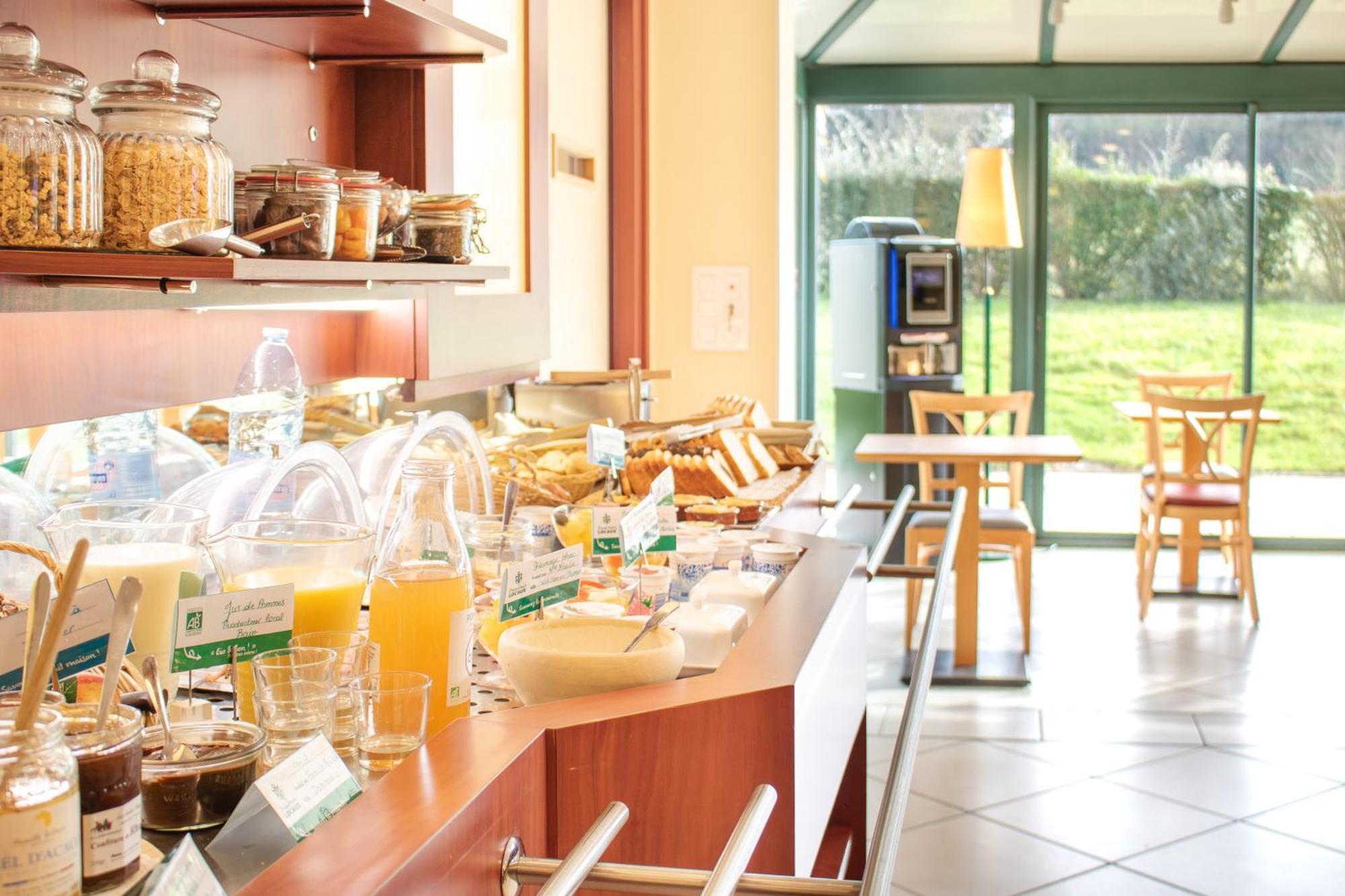 Brit Hotel Châteaudun Zewnętrze zdjęcie