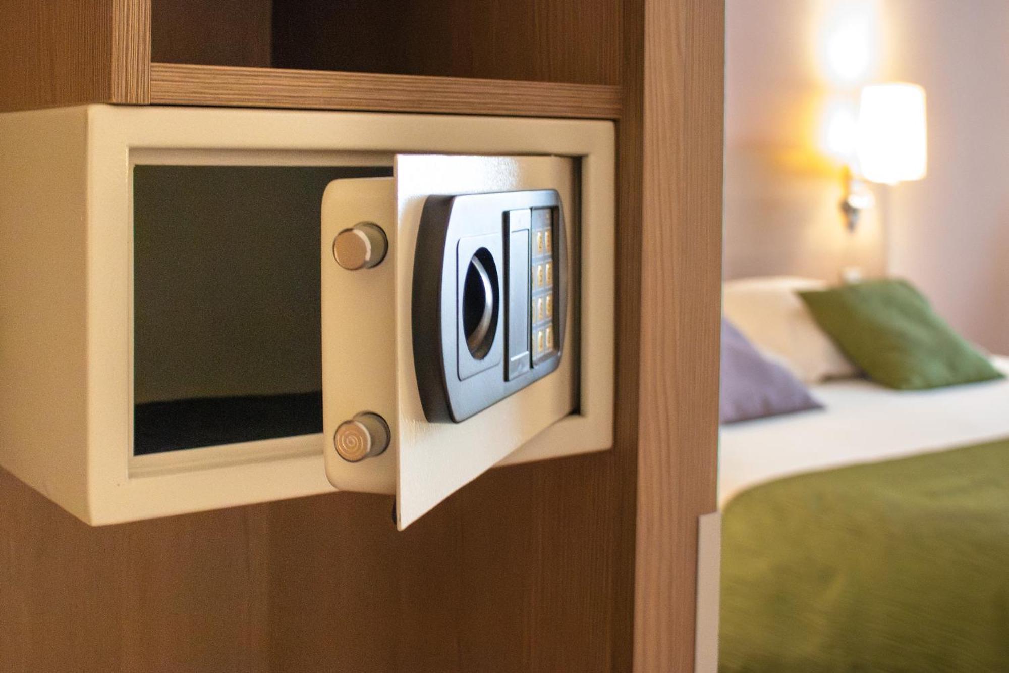 Brit Hotel Châteaudun Zewnętrze zdjęcie