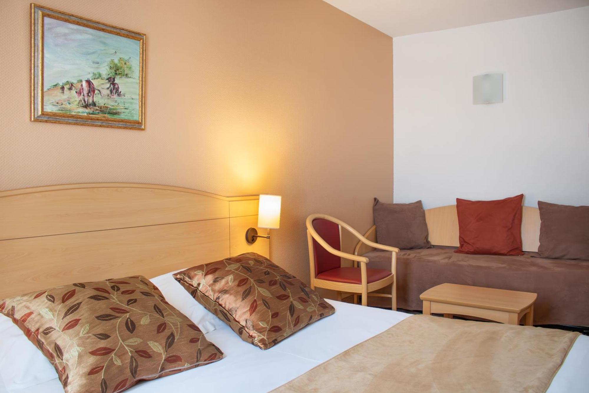 Brit Hotel Châteaudun Zewnętrze zdjęcie
