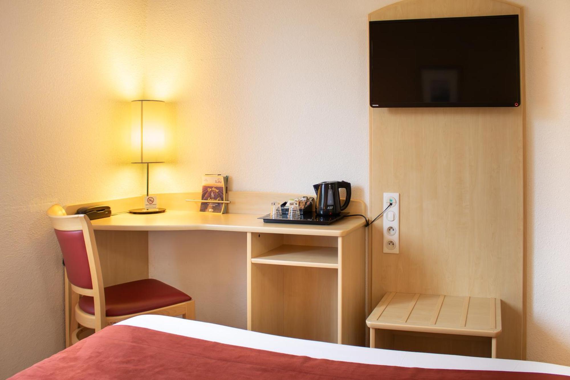 Brit Hotel Châteaudun Zewnętrze zdjęcie