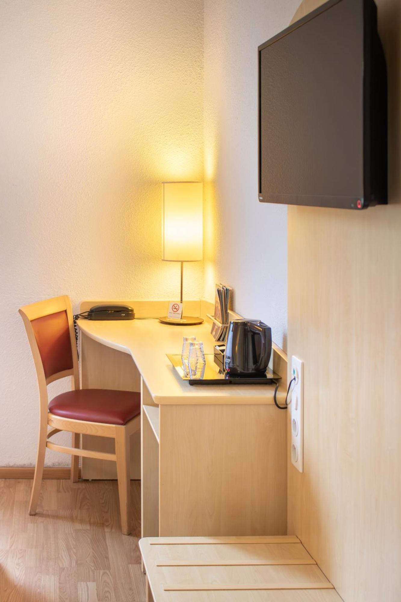 Brit Hotel Châteaudun Zewnętrze zdjęcie