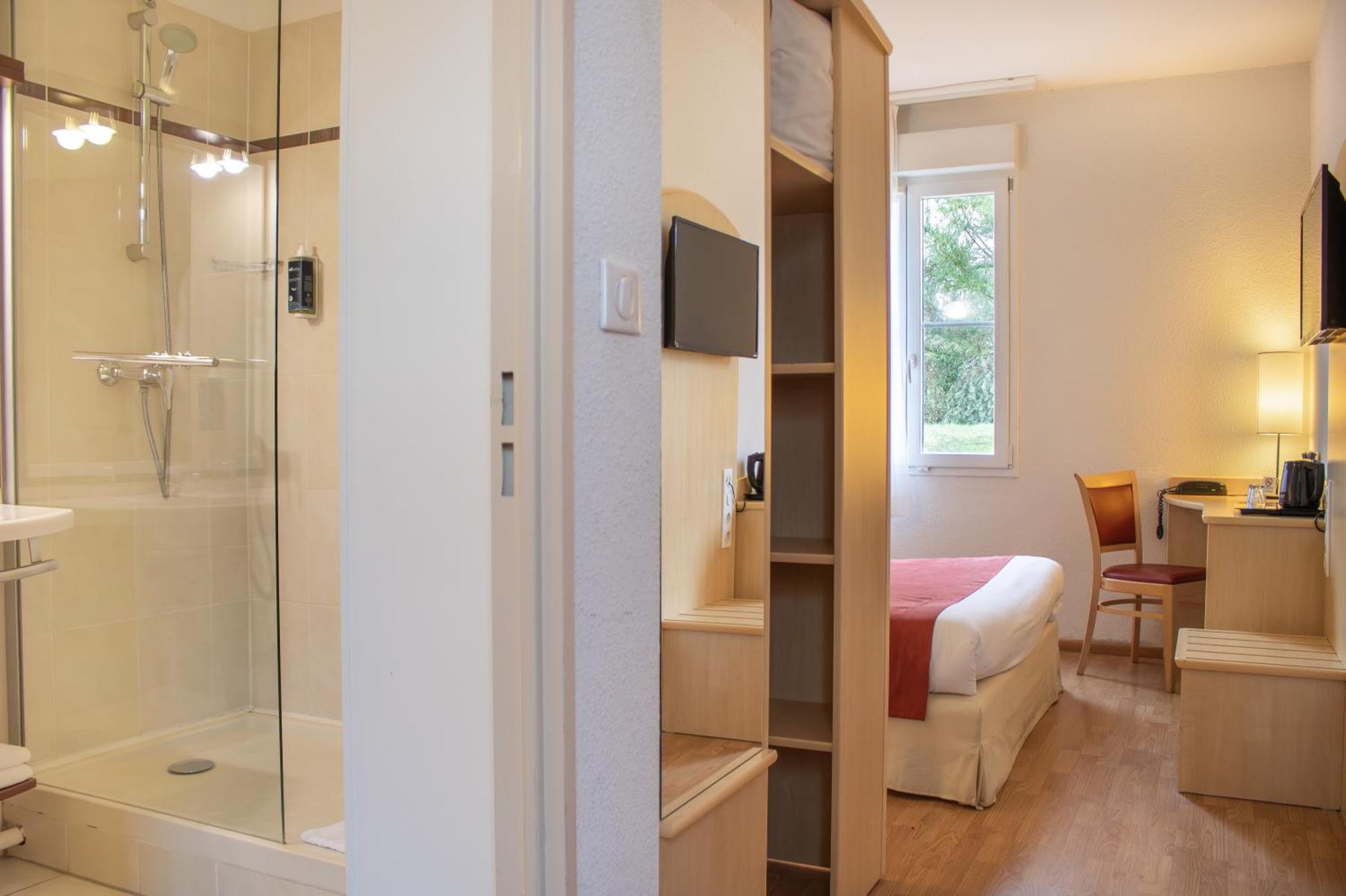 Brit Hotel Châteaudun Zewnętrze zdjęcie