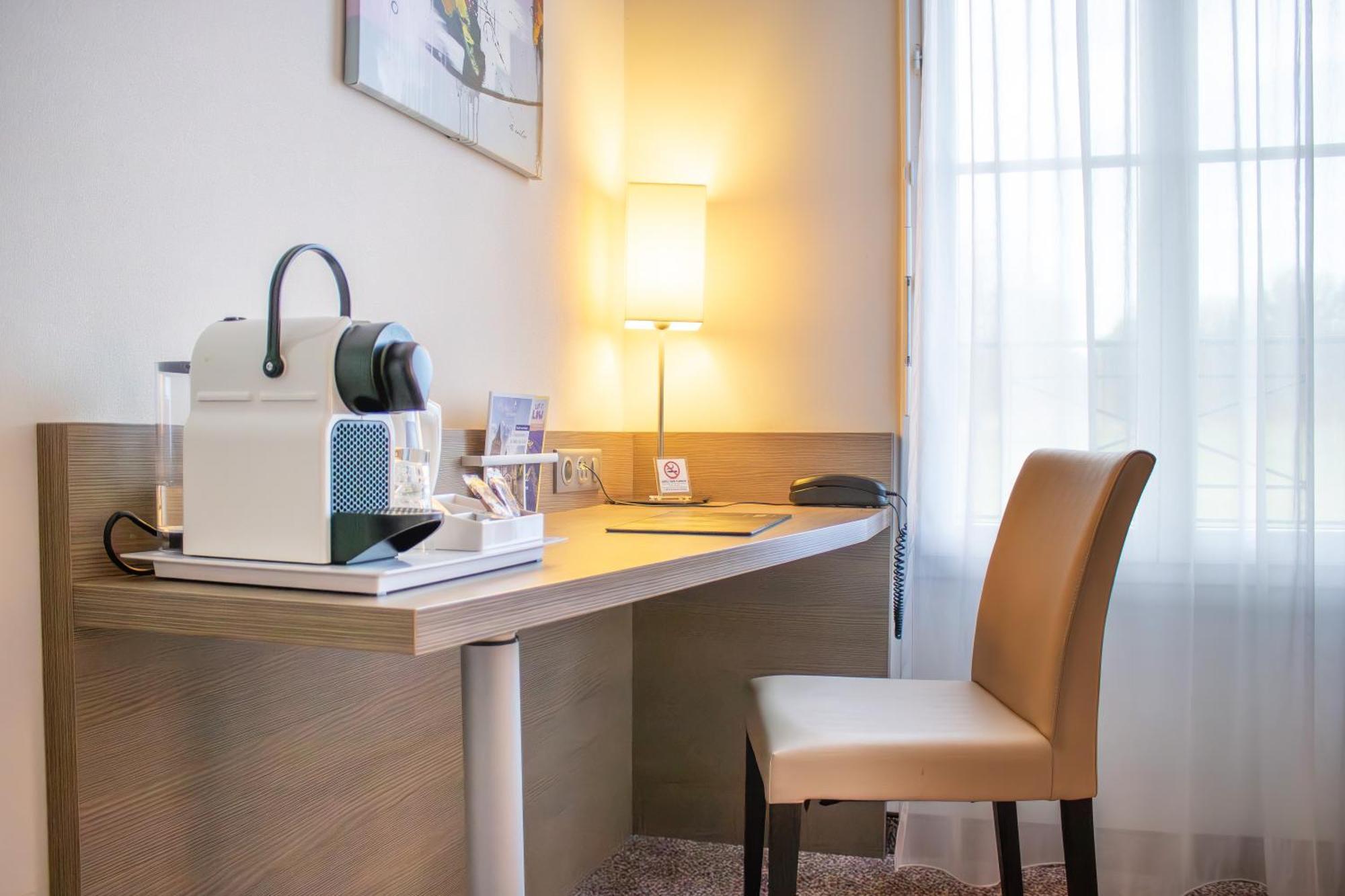 Brit Hotel Châteaudun Zewnętrze zdjęcie