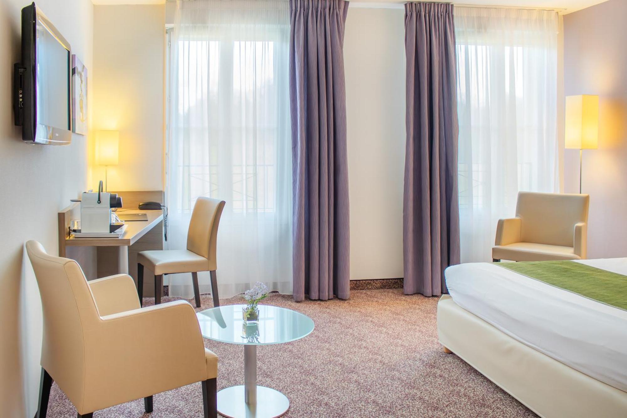 Brit Hotel Châteaudun Zewnętrze zdjęcie