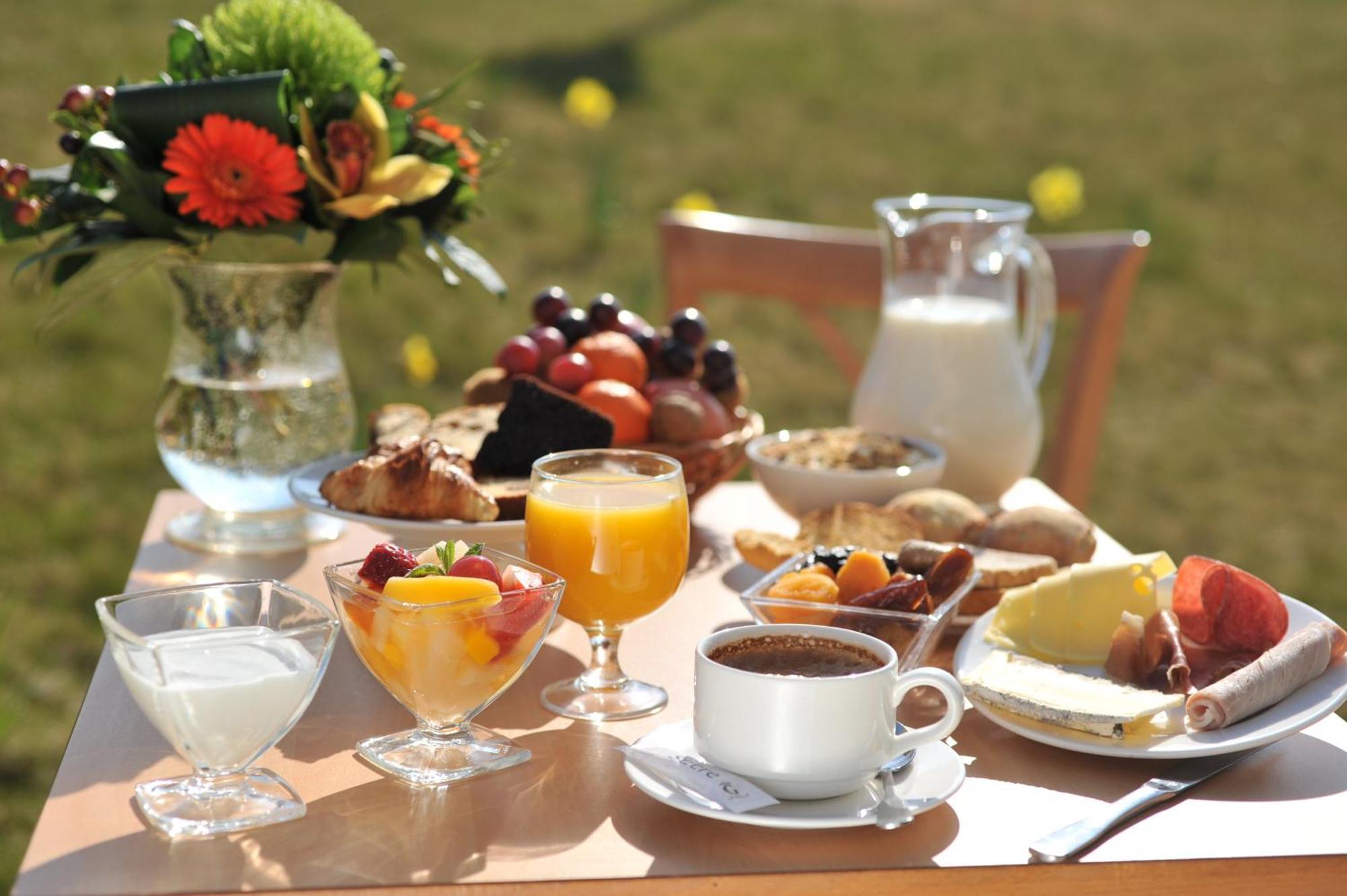 Brit Hotel Châteaudun Zewnętrze zdjęcie