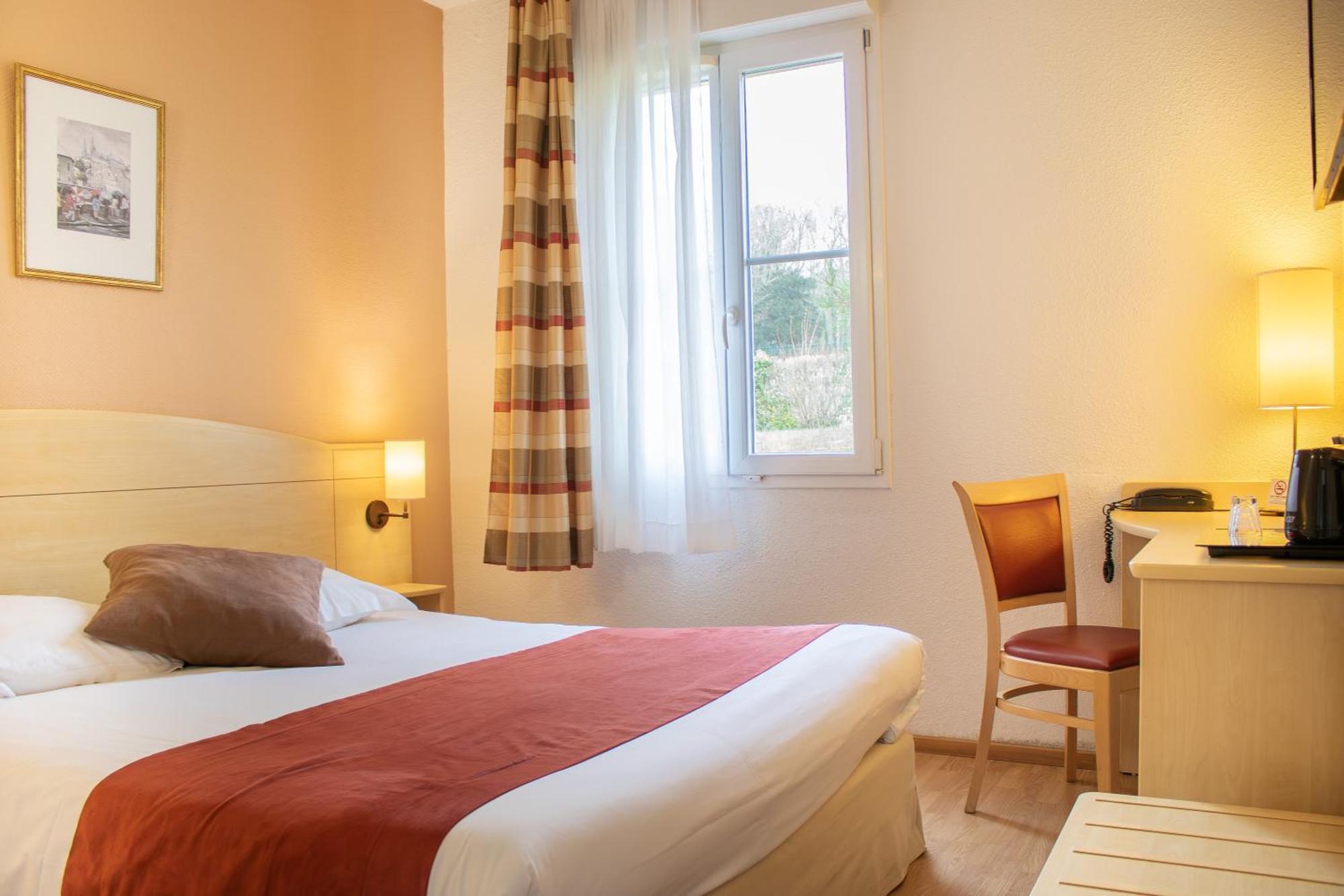 Brit Hotel Châteaudun Zewnętrze zdjęcie