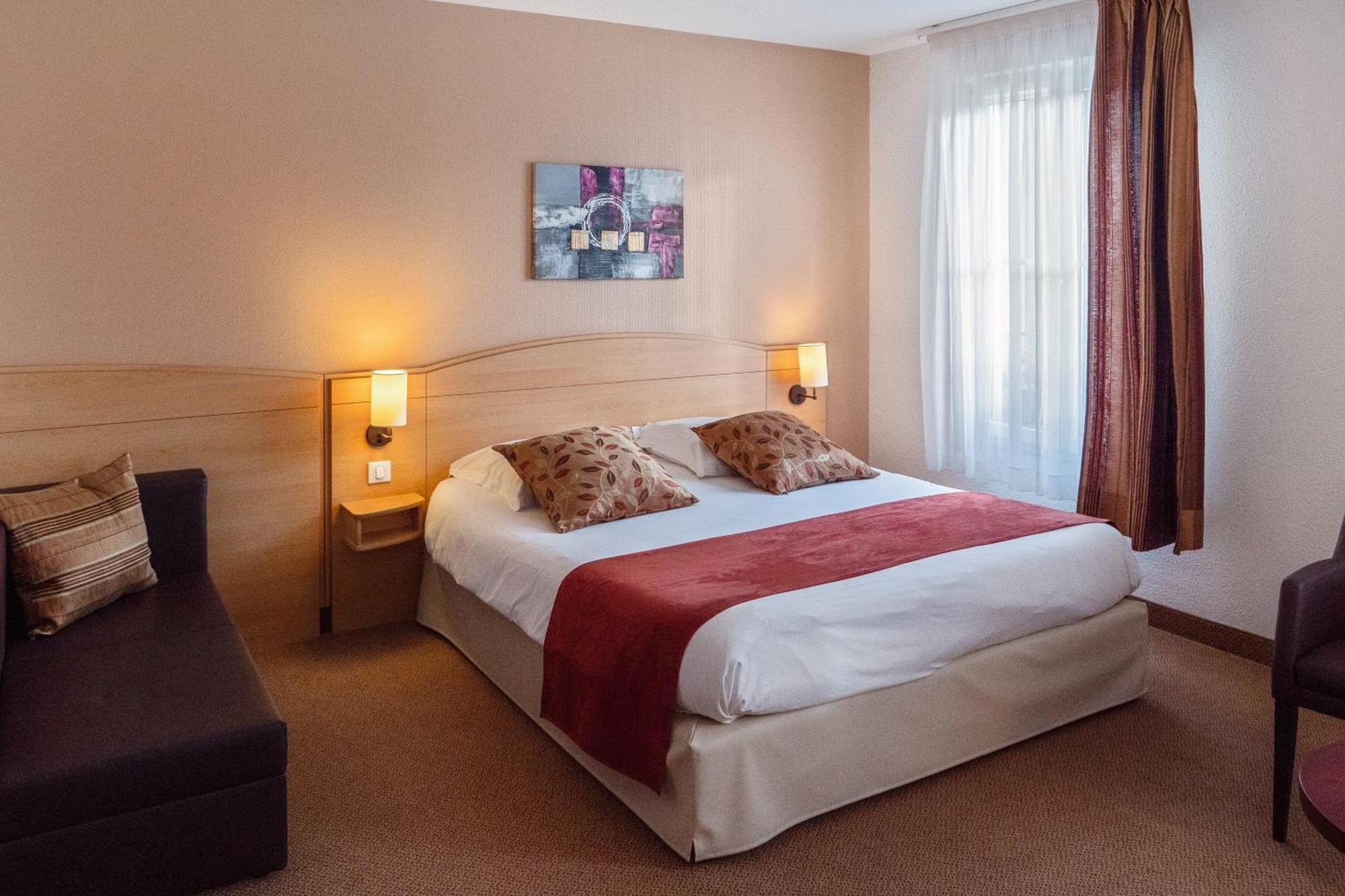 Brit Hotel Châteaudun Zewnętrze zdjęcie