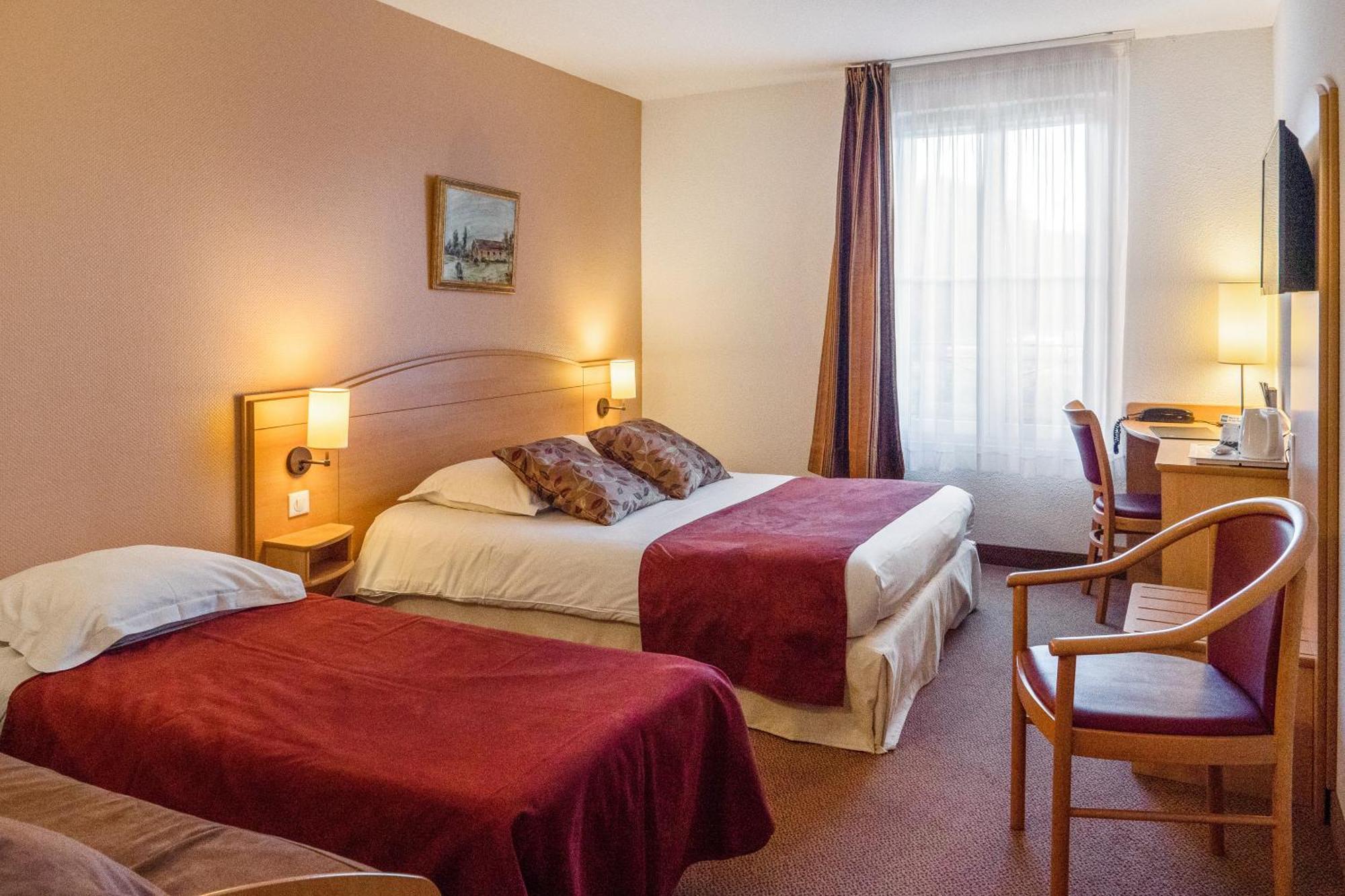 Brit Hotel Châteaudun Zewnętrze zdjęcie