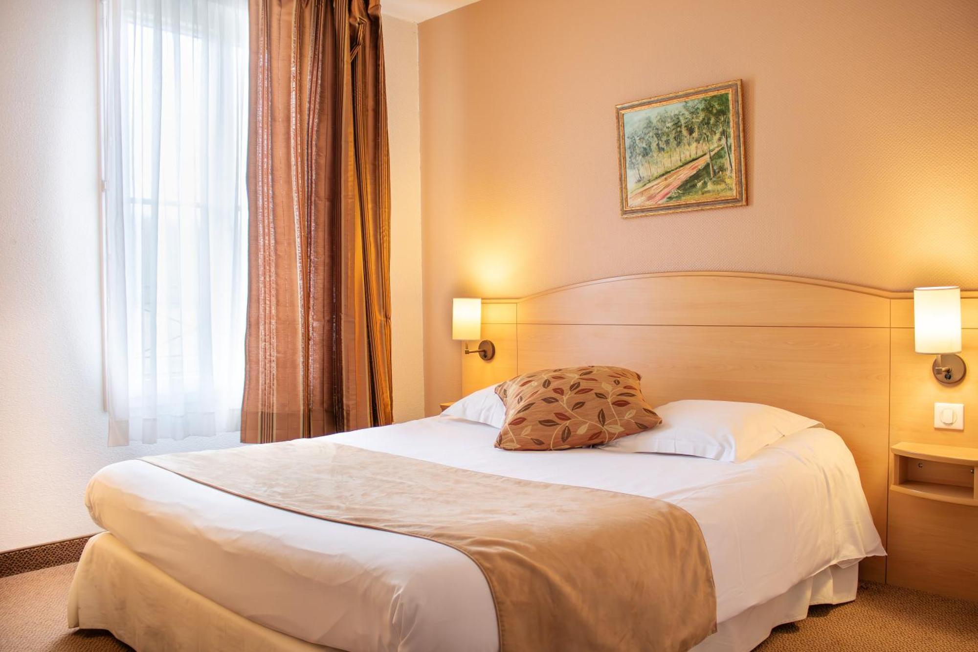 Brit Hotel Châteaudun Zewnętrze zdjęcie