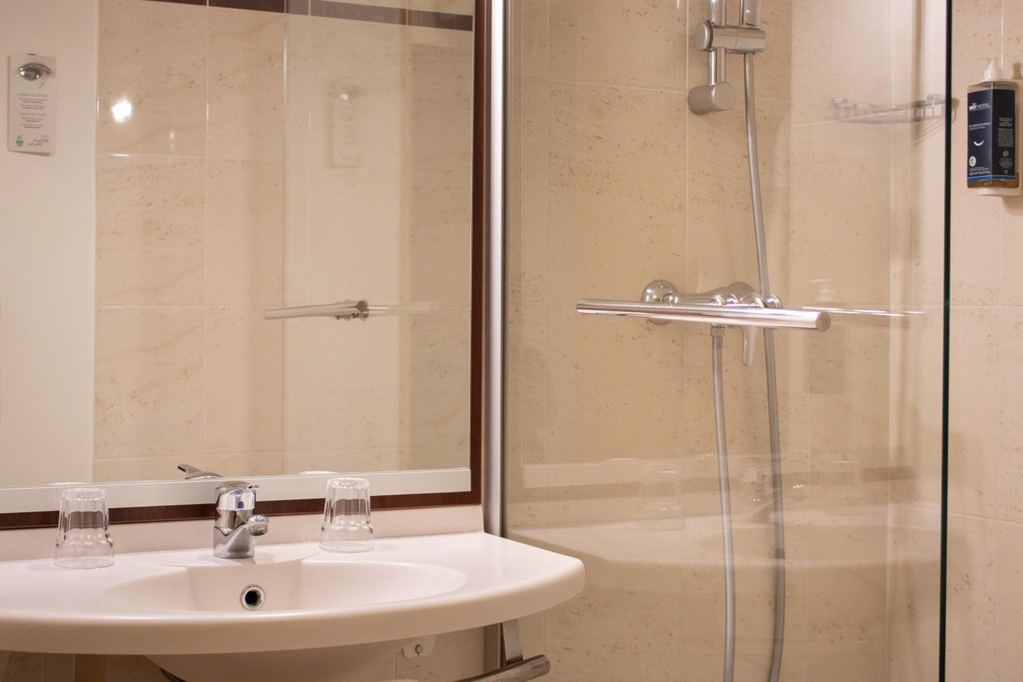 Brit Hotel Châteaudun Zewnętrze zdjęcie