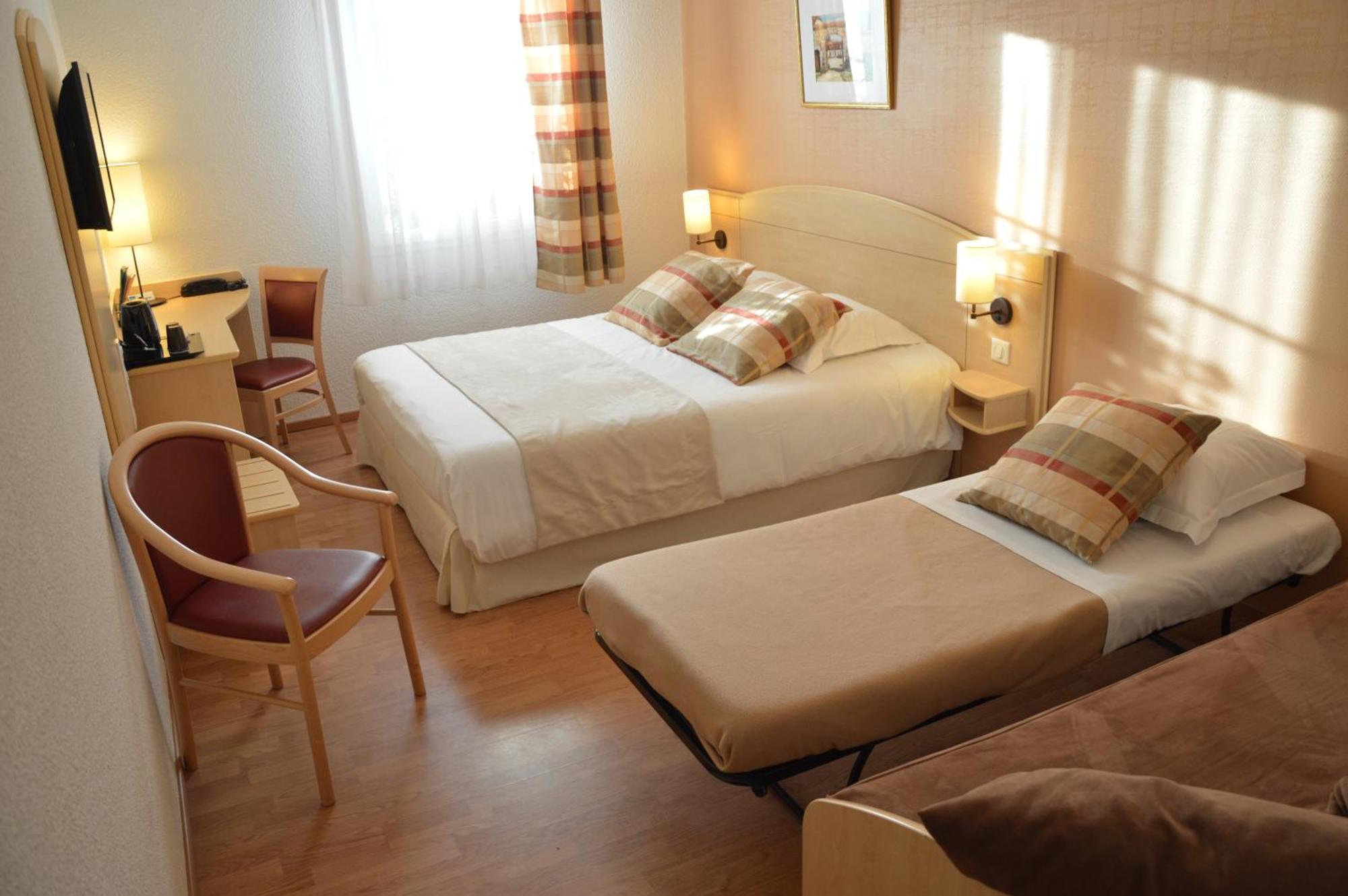 Brit Hotel Châteaudun Zewnętrze zdjęcie