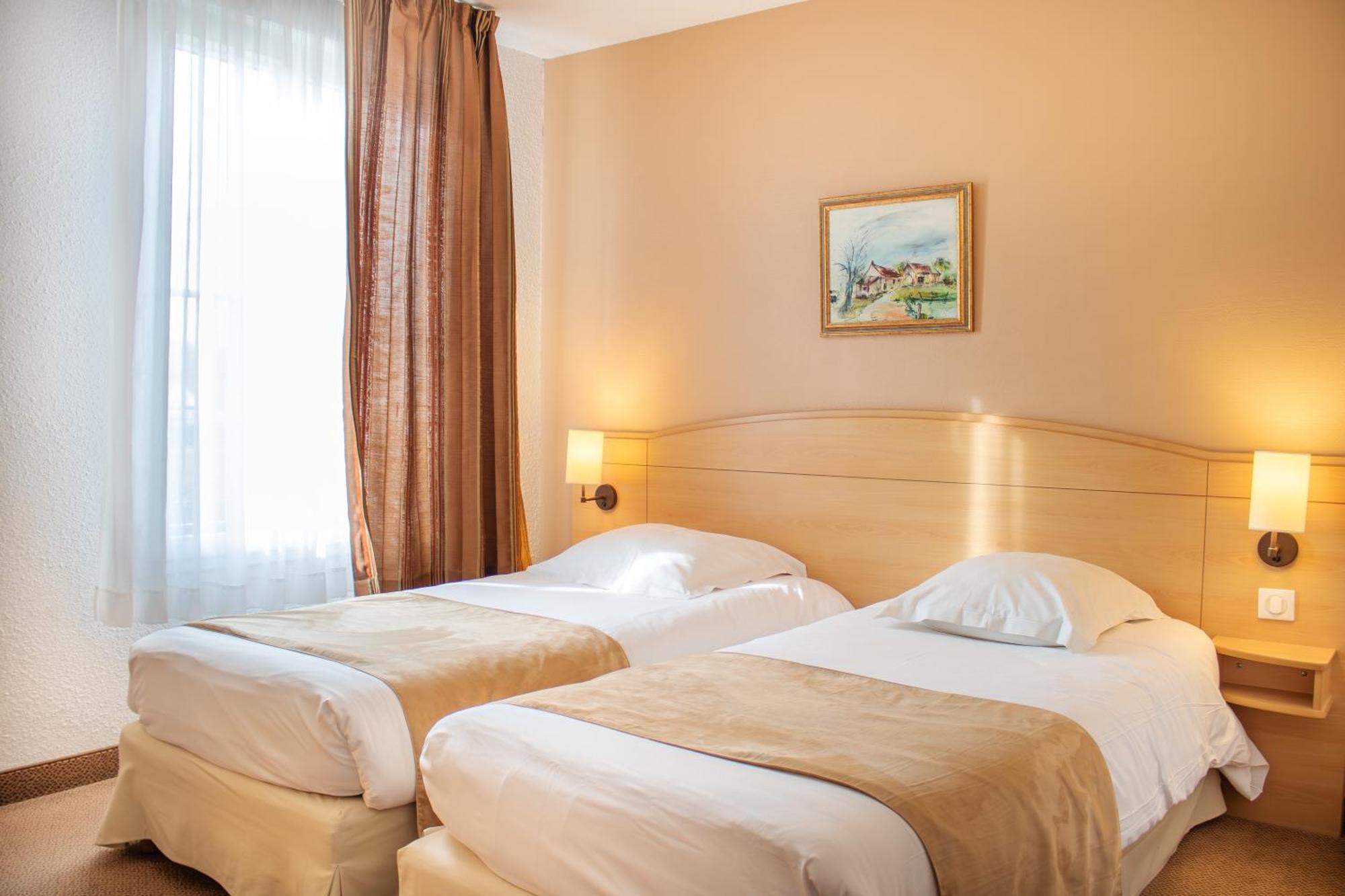 Brit Hotel Châteaudun Zewnętrze zdjęcie