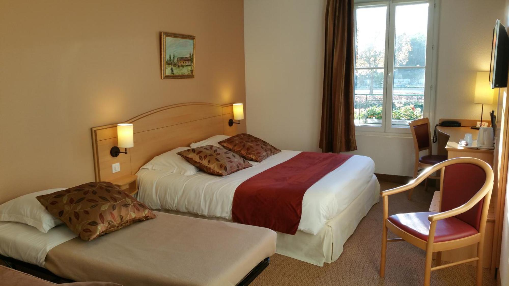 Brit Hotel Châteaudun Zewnętrze zdjęcie