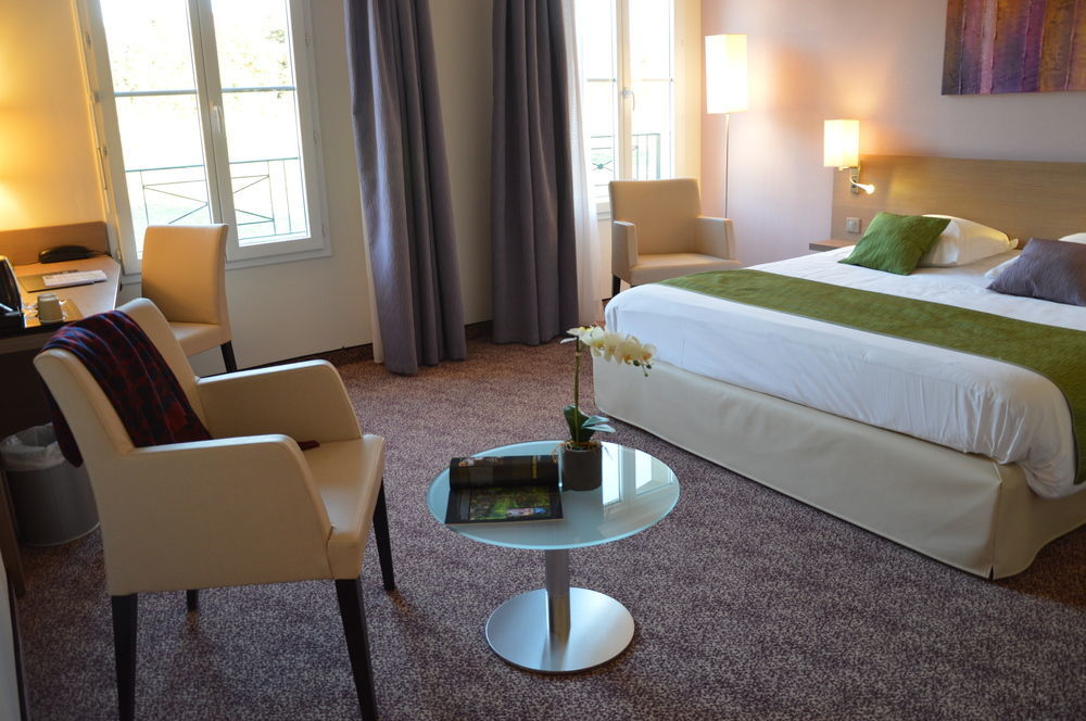 Brit Hotel Châteaudun Zewnętrze zdjęcie