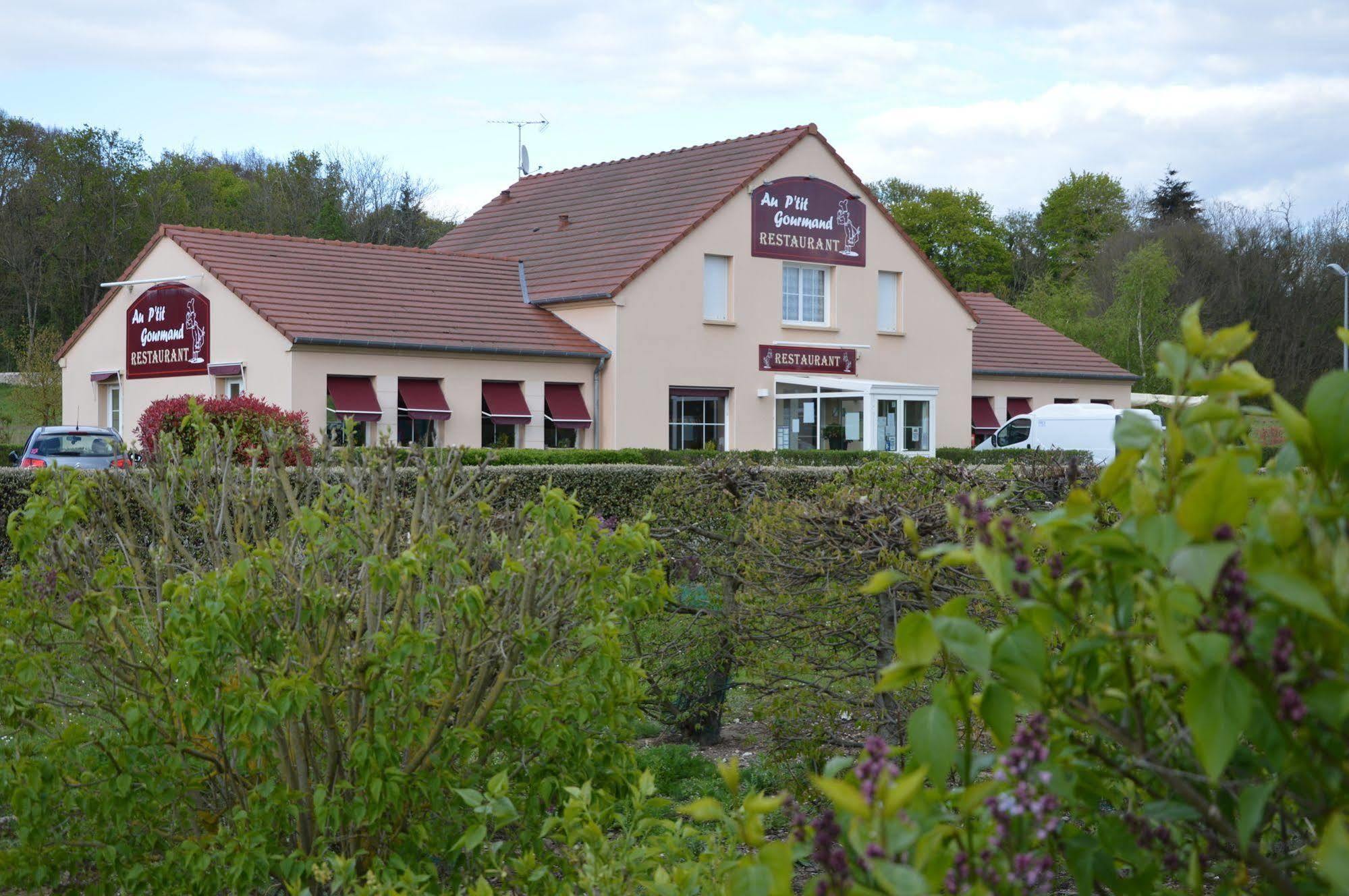 Brit Hotel Châteaudun Zewnętrze zdjęcie