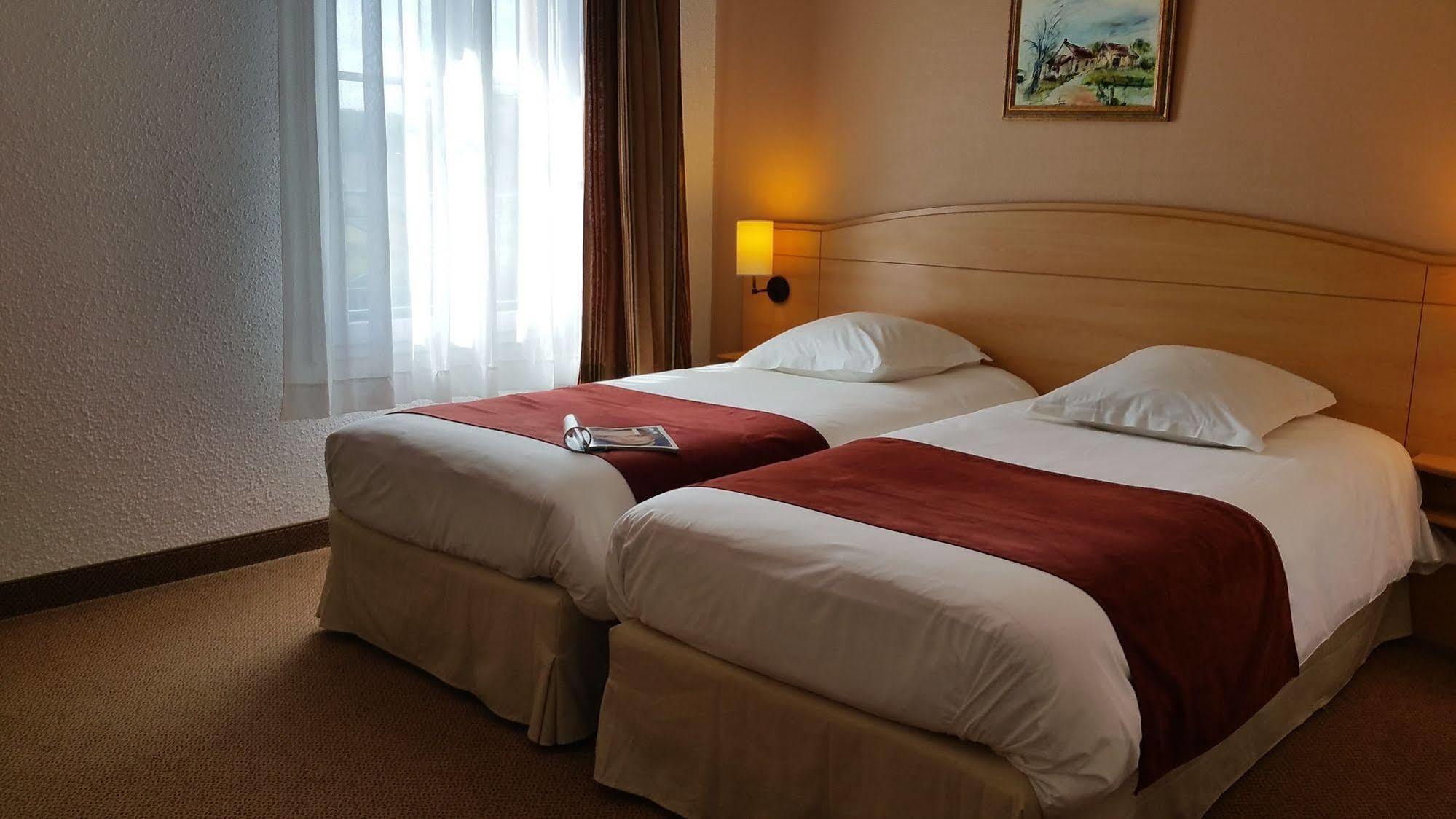 Brit Hotel Châteaudun Zewnętrze zdjęcie