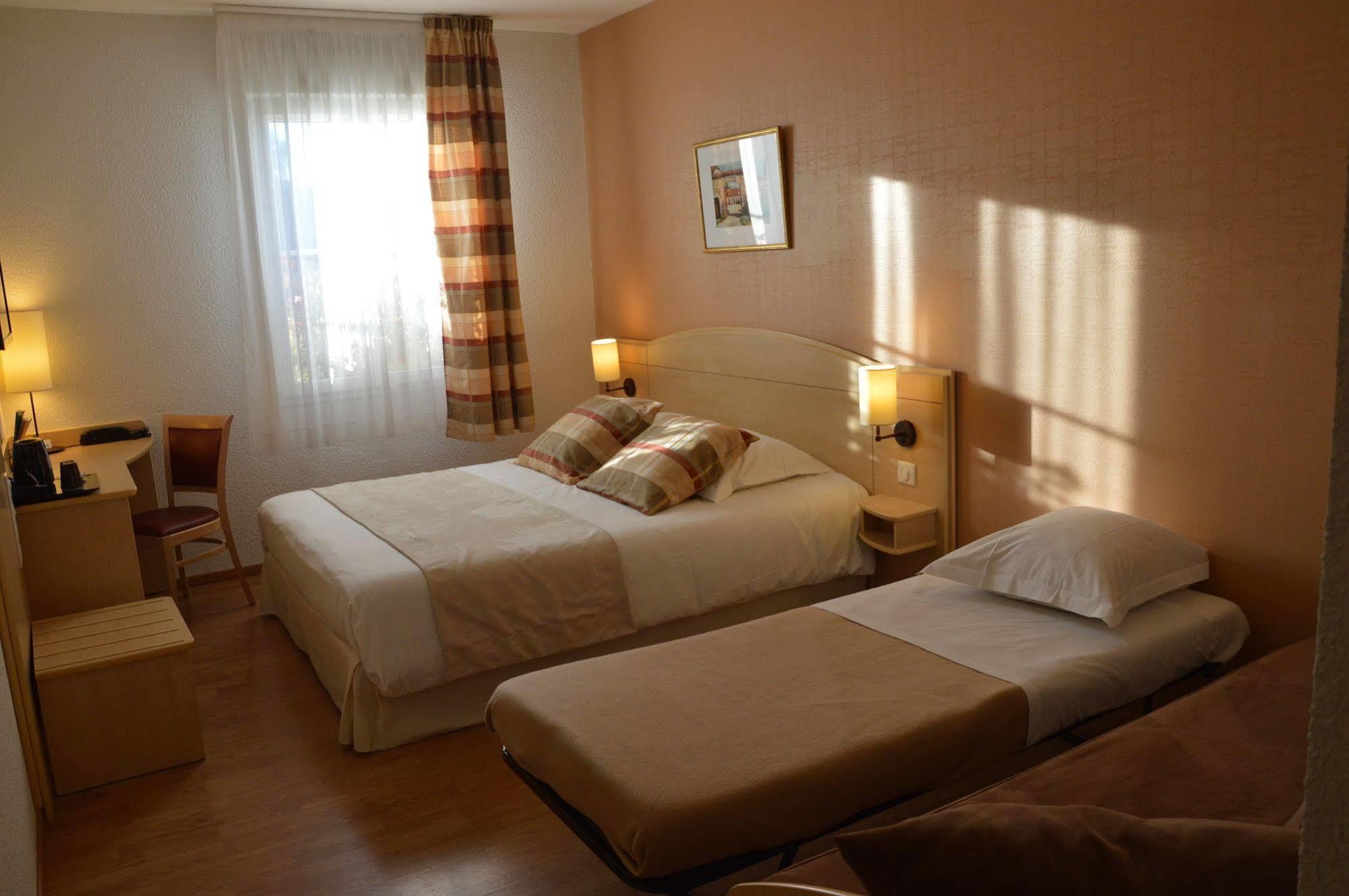 Brit Hotel Châteaudun Zewnętrze zdjęcie